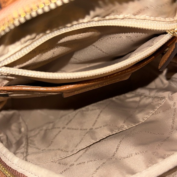 🔥🔥🔥Michael Kors Small Mini Erin Leather Convertible Backpack - Picture 13 of 15